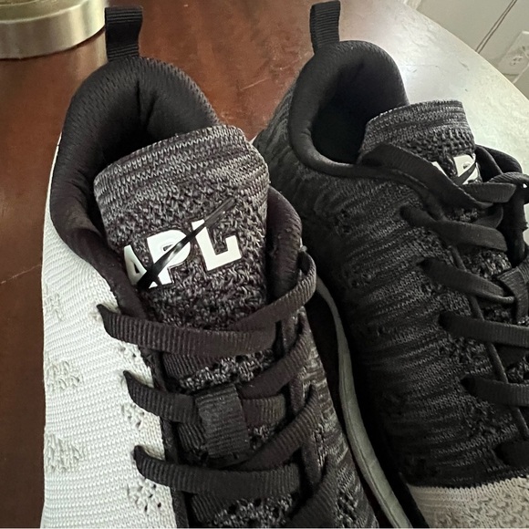 APL Women's 7.5 TechLoom Pro X Sneakers Running Shoes EUC White Black - Picture 4 of 12